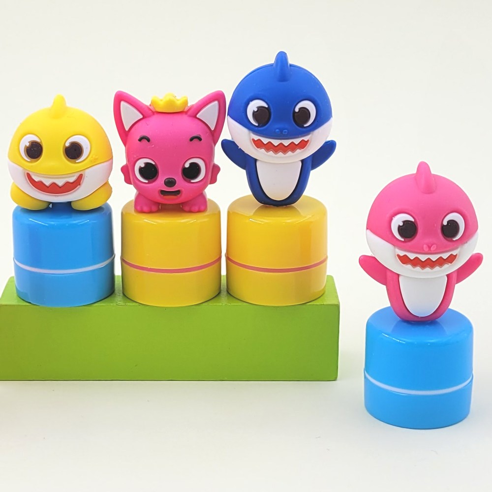 핑크퐁 아기상어 피규어 스탬프 4종 세트 참잘했어요 캐릭터 칭찬도장 어린이 선물 토이 인형 19,600원