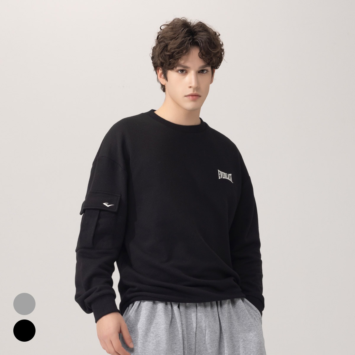 에버라스트 1+1 남자 맨투맨 카고 긴팔티 미니쭈리 티셔츠 74,500원