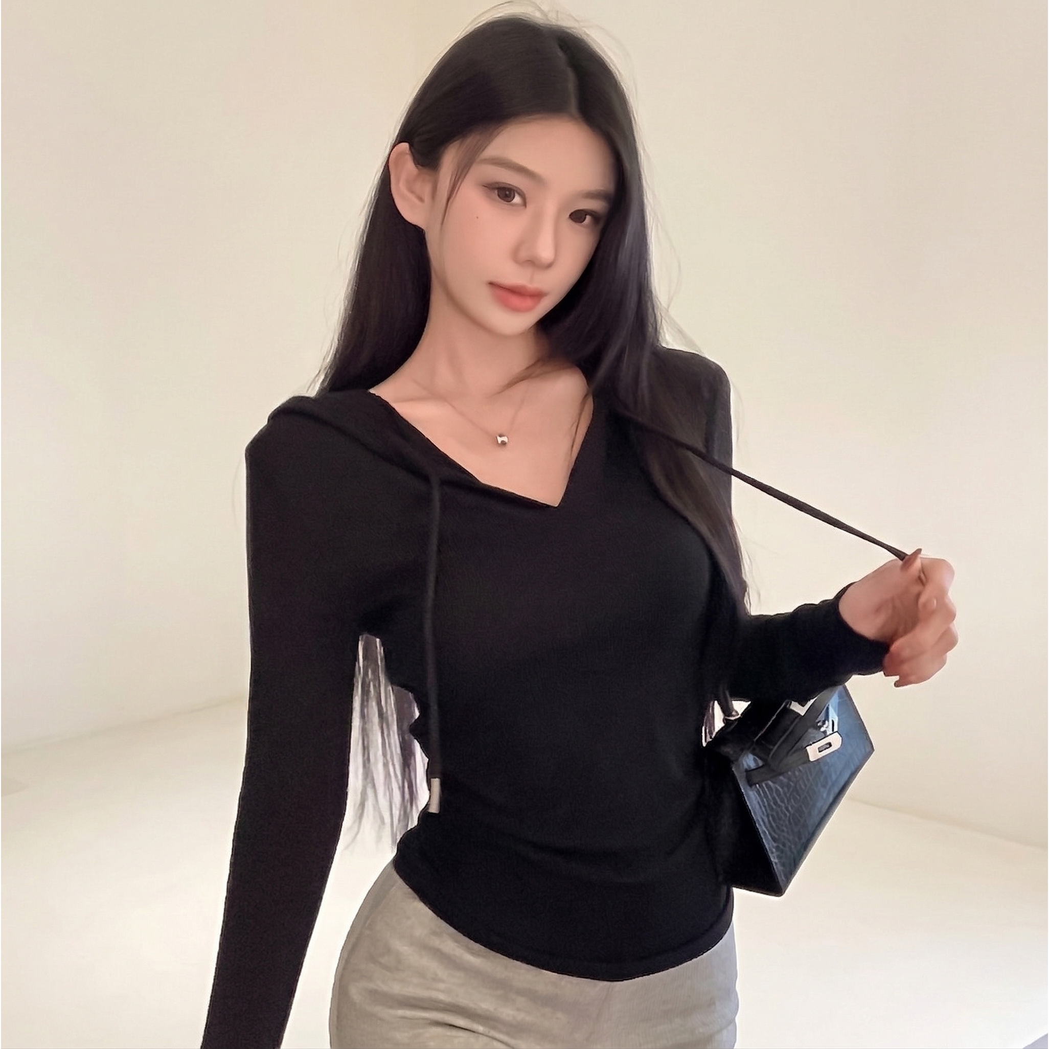 여성 데일리 만능 레이어드 이너 기본 무지 후드티 긴팔 티셔츠 22,900원