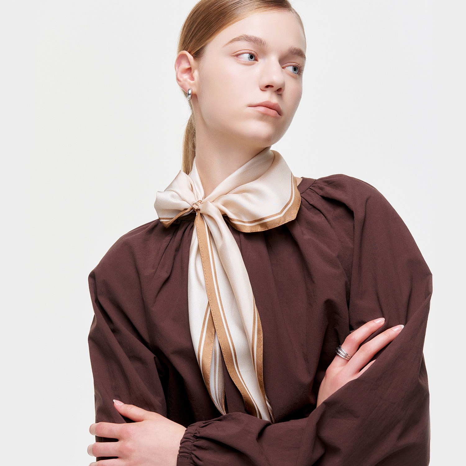 [생럭슈]쁘띠 삼각 스카프 아브 카멜베이지 SL25FDIAVKB 79,000원