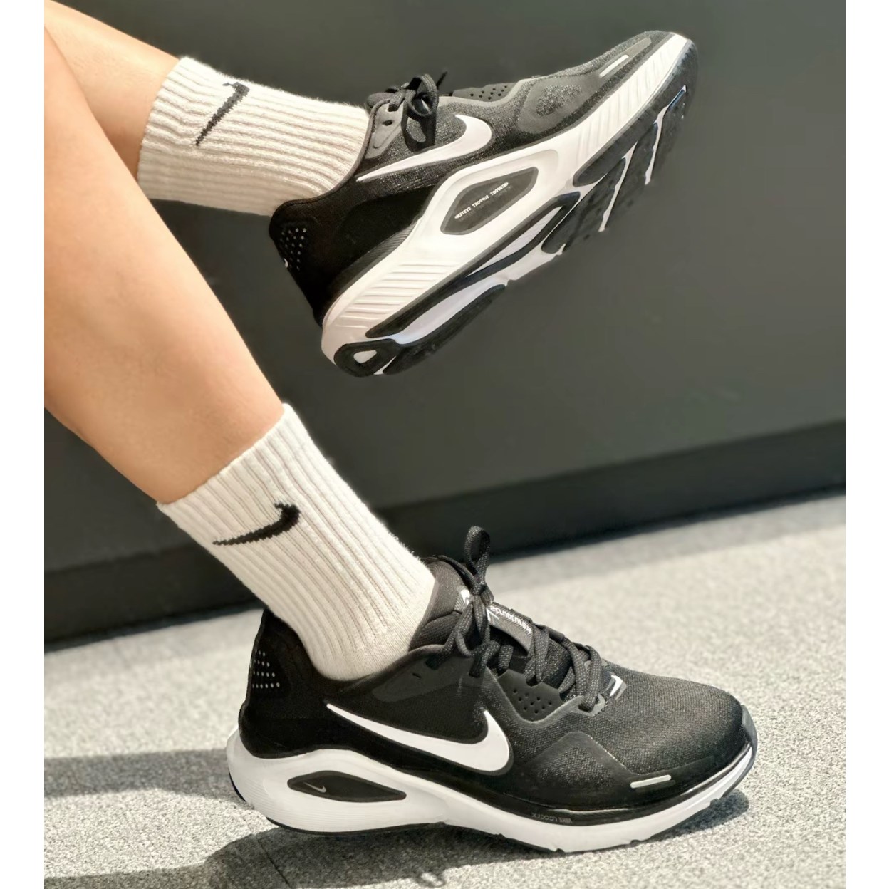 나이키 여성 런닝운동화 스트럭처 26 블랙 경량화 발편한운동화 조깅화 마라톤화 123,210원