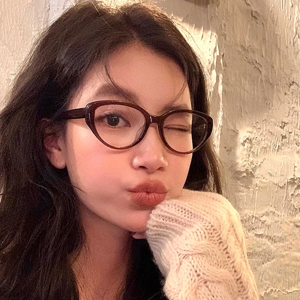 일더하기일 TR90 레트로 캣아이 미들 프레임 블루라이트 차단 안경 13,900원