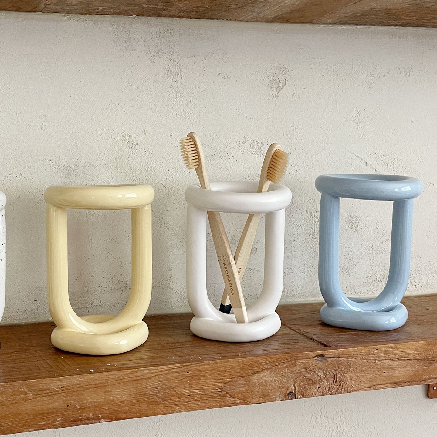 데코앤모어 코코넛 칫솔거치대 세라믹 칫솔꽂이 곰팡이없는 집들이선물 욕실 정리함 16,990원