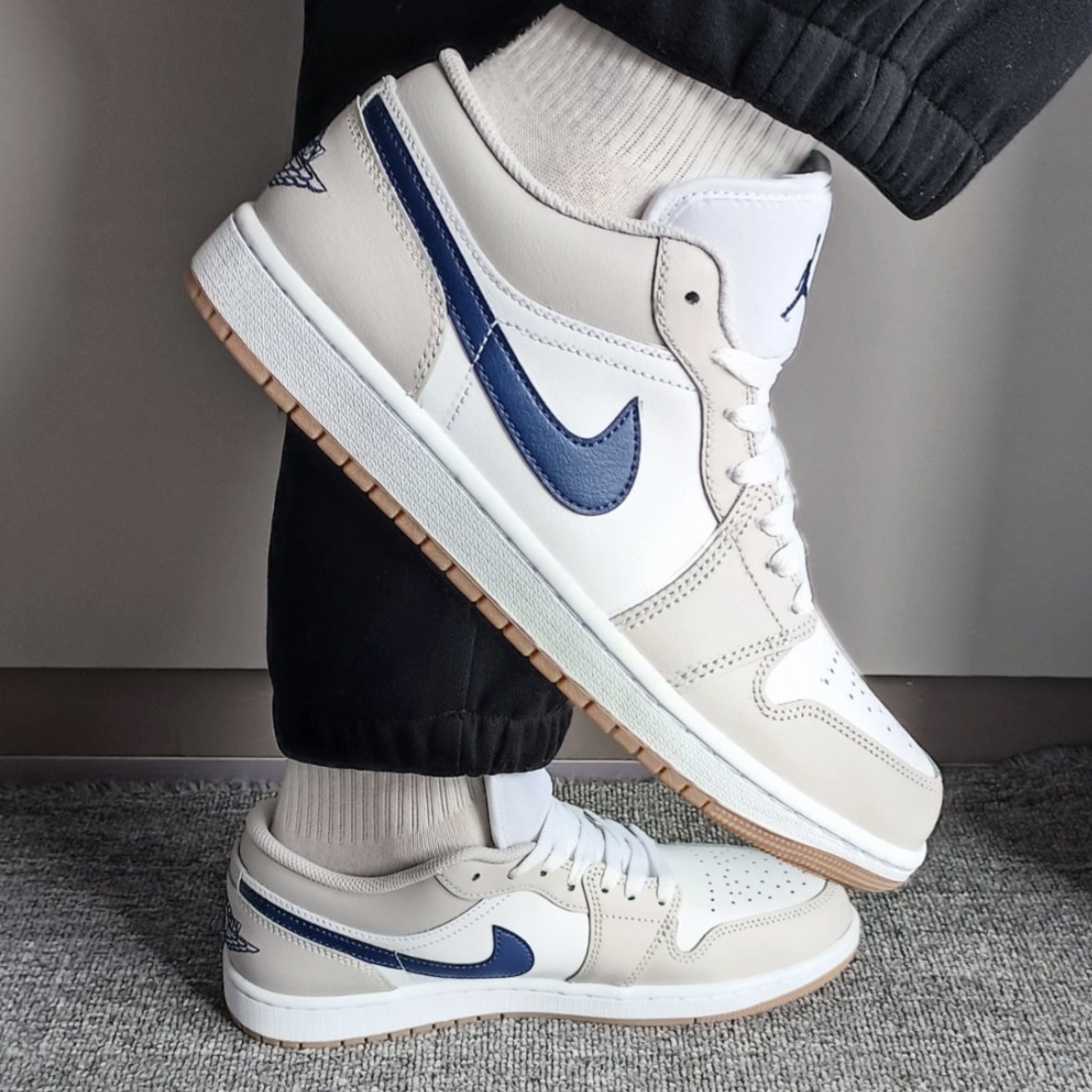 나이키 에어 조던 1 로우 화이트 그레이 네이비 553558-146 276,000원