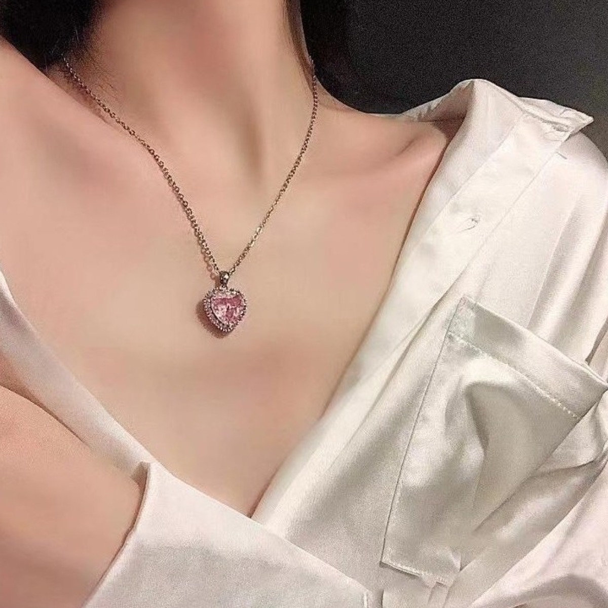 ZNT048f 핑크빛 하트 큐빅 써지컬 목걸이 러블리 반짝 블링 포인트 캐주얼 주얼리 16,900원