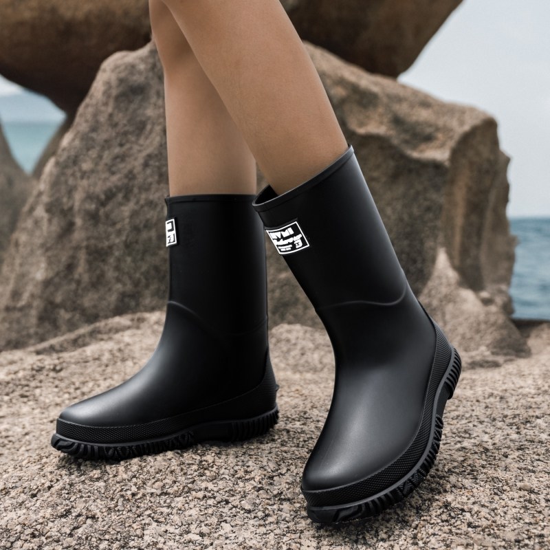 TIMEPURE 일본 스타일 중목 여성용 레인부츠 패션 외출용 미끄럼방지 방수 장화 내마모성 고무신발 갯벌/주방 작업화 가볍고 부드러운 밑창 20,900원
