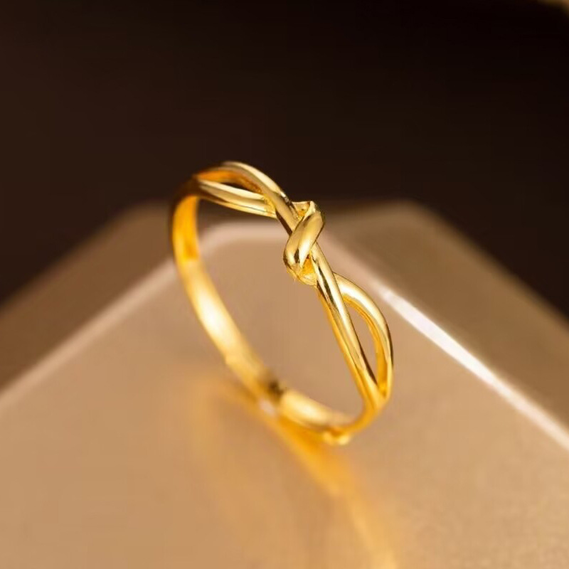 Swerr 14k 도금 밴드 링 매듭 라인이 미니멀한 디자인으로 고급스러운 인스타로 여자친구에게 깜짝 선물하기 좋은 아이템입니다 WSD-SP39 129,800원