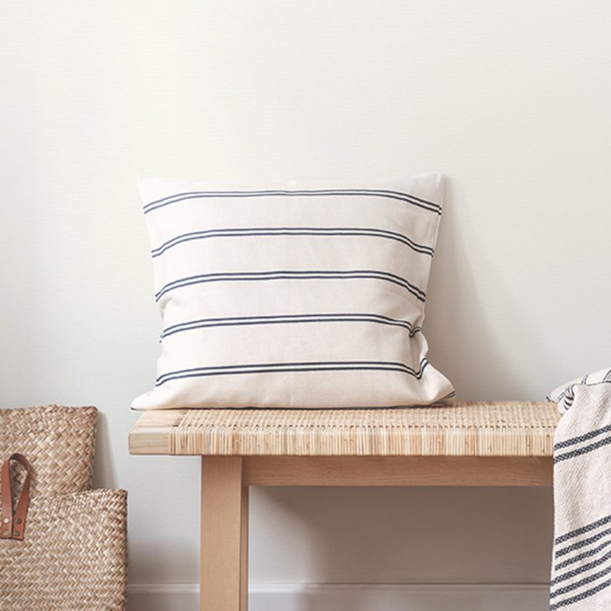 하이홈테크 두께 3mm 일반형 접착식 단열벽지 폭1mX길이20m 실내벽면 곰팡이방지 결로방지 외풍차단 66,000원