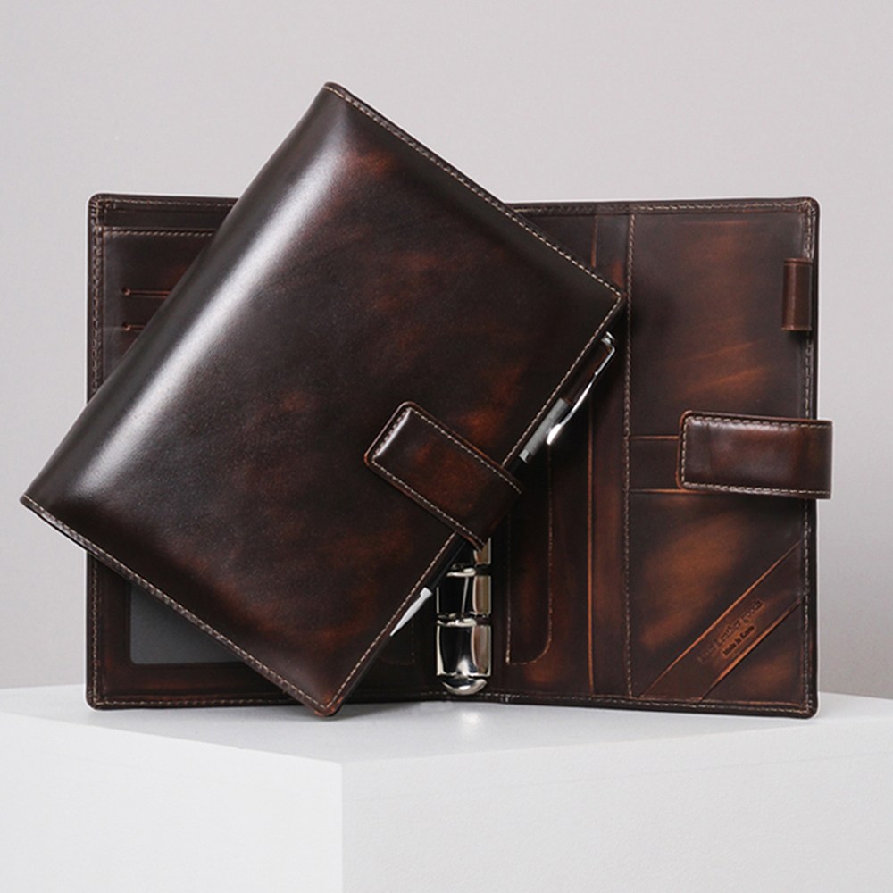 마뜨 2026년 속지 신년 이니셜 각인 40절 B6 아도방 소가죽 가죽 수첩 다이어리 커버 버튼형 투톤브라운, (투톤연밤)D71513 112,000원