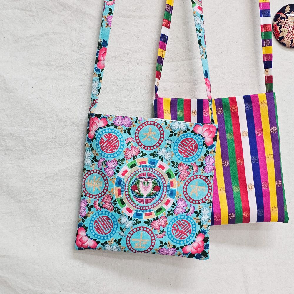 크로스백 한국전통 문양 핸드폰가방 미니 숄더백 17,900원