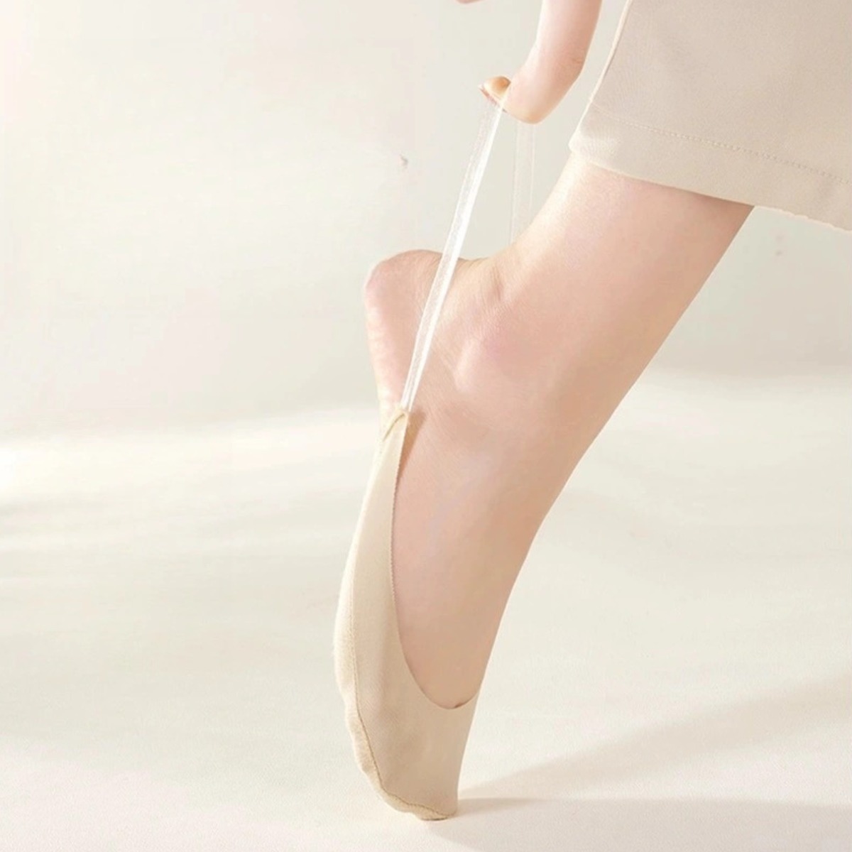 앨오앤지 여성 논슬립 투명끈 페이크삭스  발가락 하프덧신 11,900원