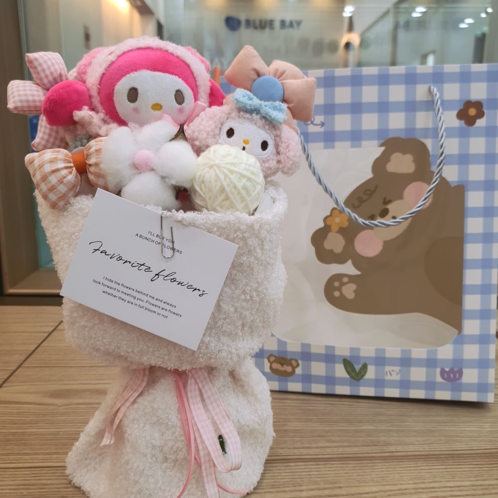 인싸모여 축하 선물 산리오 인형 꽃다발+쇼핑백 24,900원