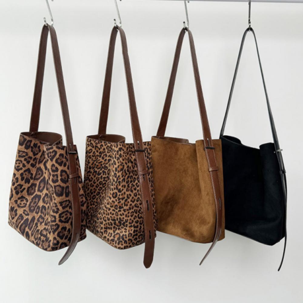 파우치포함 스웨이드 가을 숄더백 겨울 여성가방 모던 27,200원