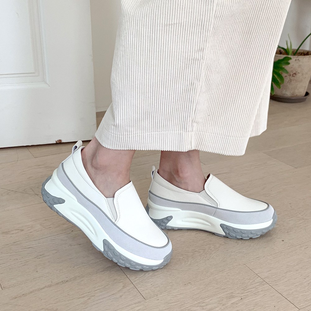 슈리오 여성 모던 클래식 가죽 통굽 슬립온 5cm 54,900원