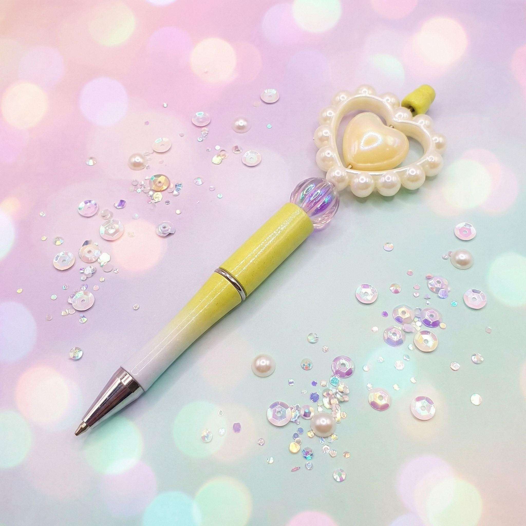 [비바블룸] 나만의 볼펜 꾸미기 비즈 DIY 세트 만들기 볼꾸 비즈볼펜 펜꾸 펜꾸미기 조카 선물, 노랑 더블하트 바법봉 볼펜, 1개 9,900원