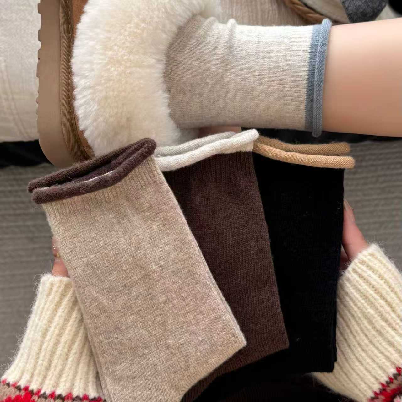 Banjiwu 여성 울 무압박 겨울 양말 도톰한 보온 수면 중목 양말 장목 양말 중목 양말 패션 순면 양말 4족 세트 12,990원