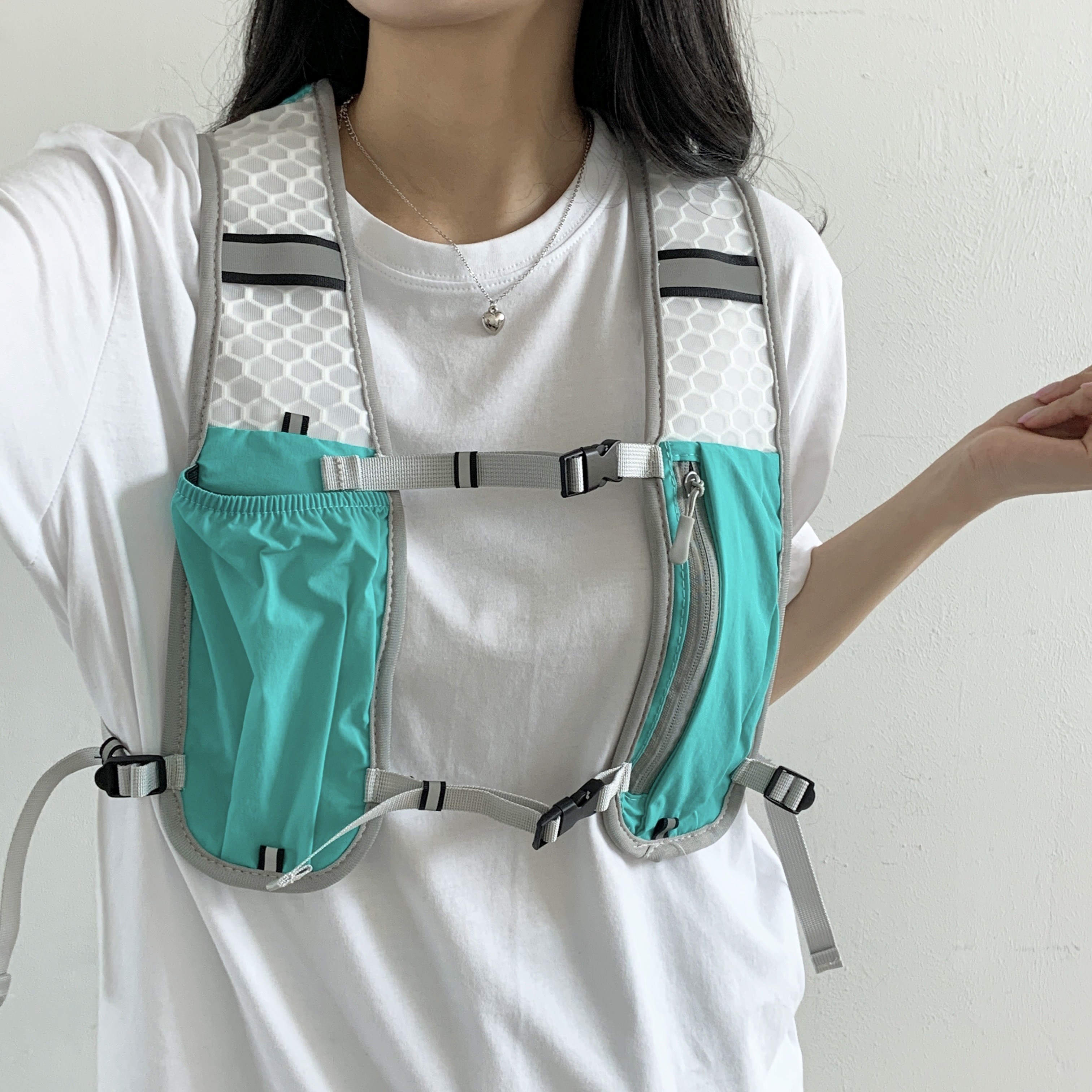 에오시나 초경량 트레일 러닝 조끼 등산가방 마라톤 자전거 17,890원