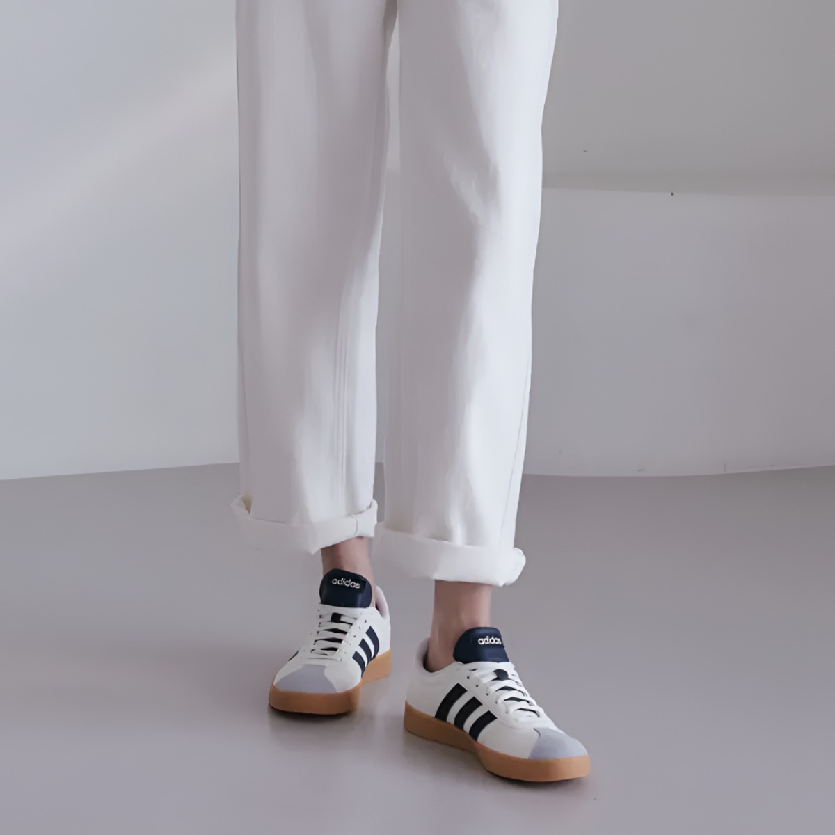 아디다스 VL 코트 베이스 남녀공용 발편한 데일리 스웨이드 스니커즈 단화 학생 운동화 아치깔창 추가구성 61,900원