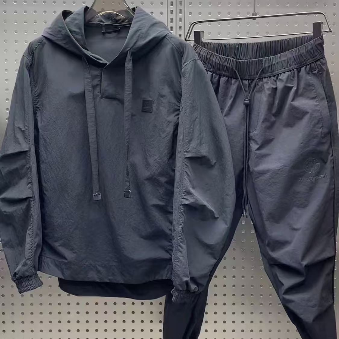 남성 얇은 자외선차단 아노락 트레이닝세트  바람막이 후드 맨투맨 티셔츠  조거바지 상하복 29,900원