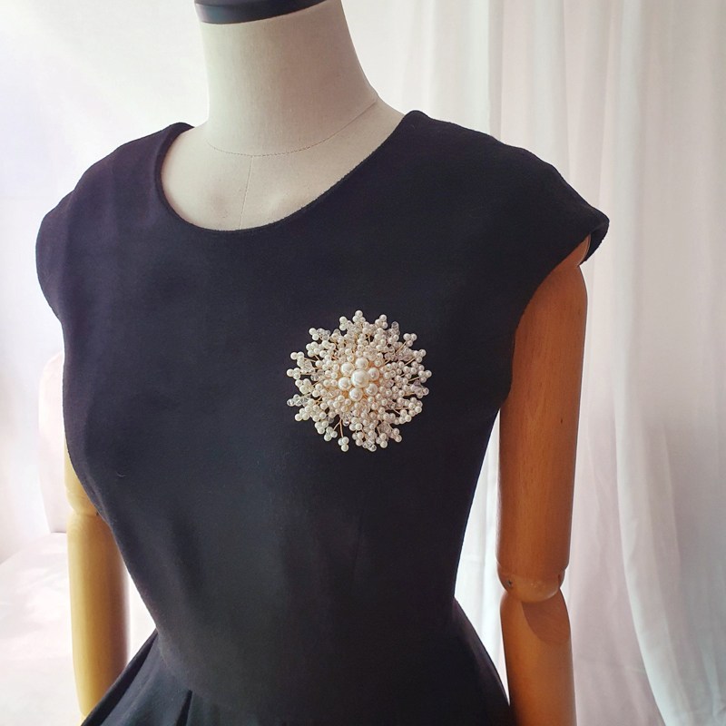 진주 썬플라워 패션 진주브로치 볼드 포인트 원피스 코드 저장 부토니에 여성패션브로치 13,200원