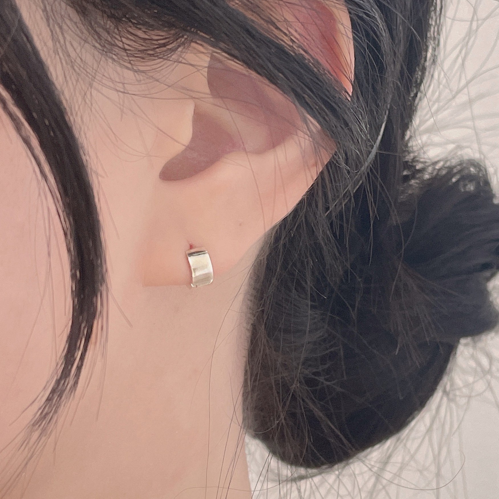 silver 92.5 미니 볼드 플랫 원터치 링귀걸이 18,500원