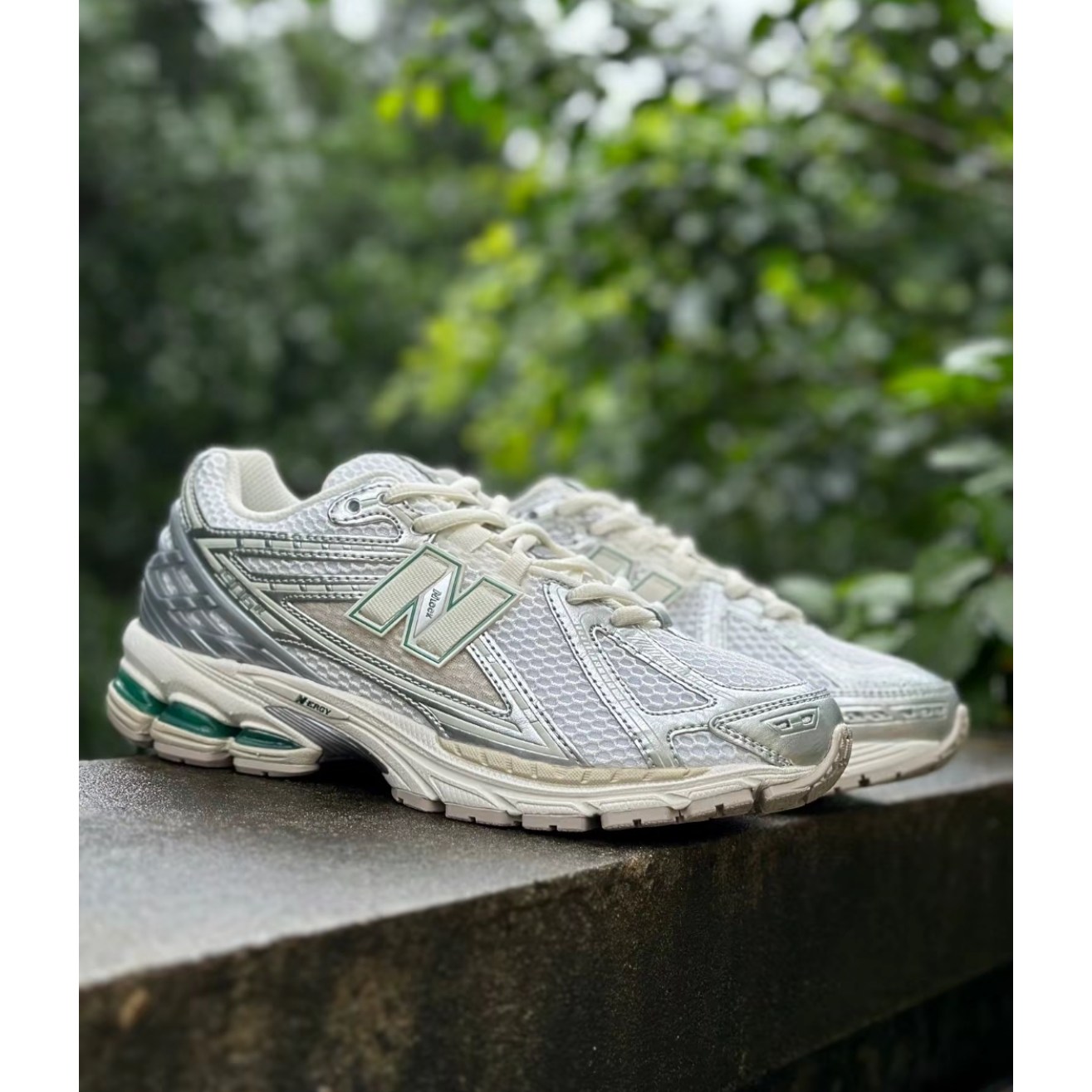 뉴발란스 1906r 실버 메탈릭 남녀공용 발편한운동화 러닝화 키높이운동화 스니커즈 177,210원