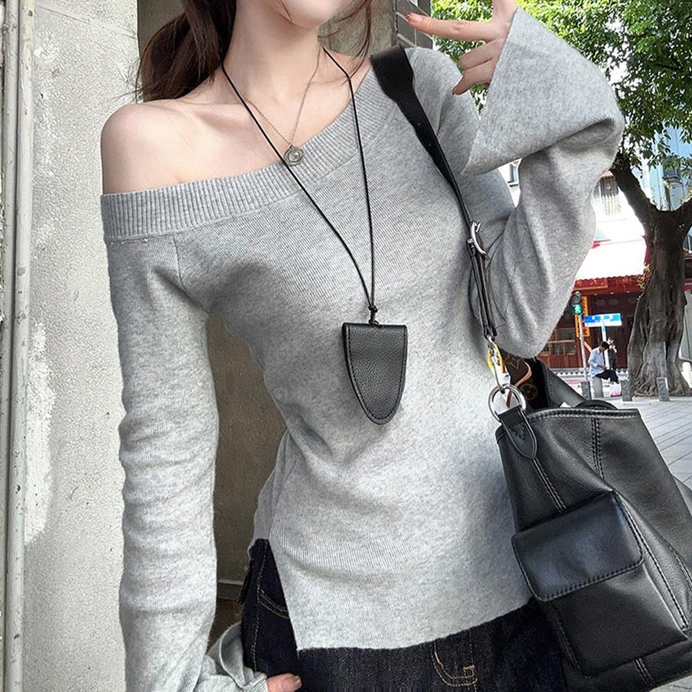 비비에모 여성용 켈리걸 세미 오프숄더 슬림 니트 10081 18,690원