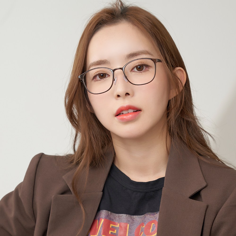 룩스토어 깔끔한 디자인 심플 타원형뿔테 블루라이트차단 청광안경 변색렌즈 70,800원