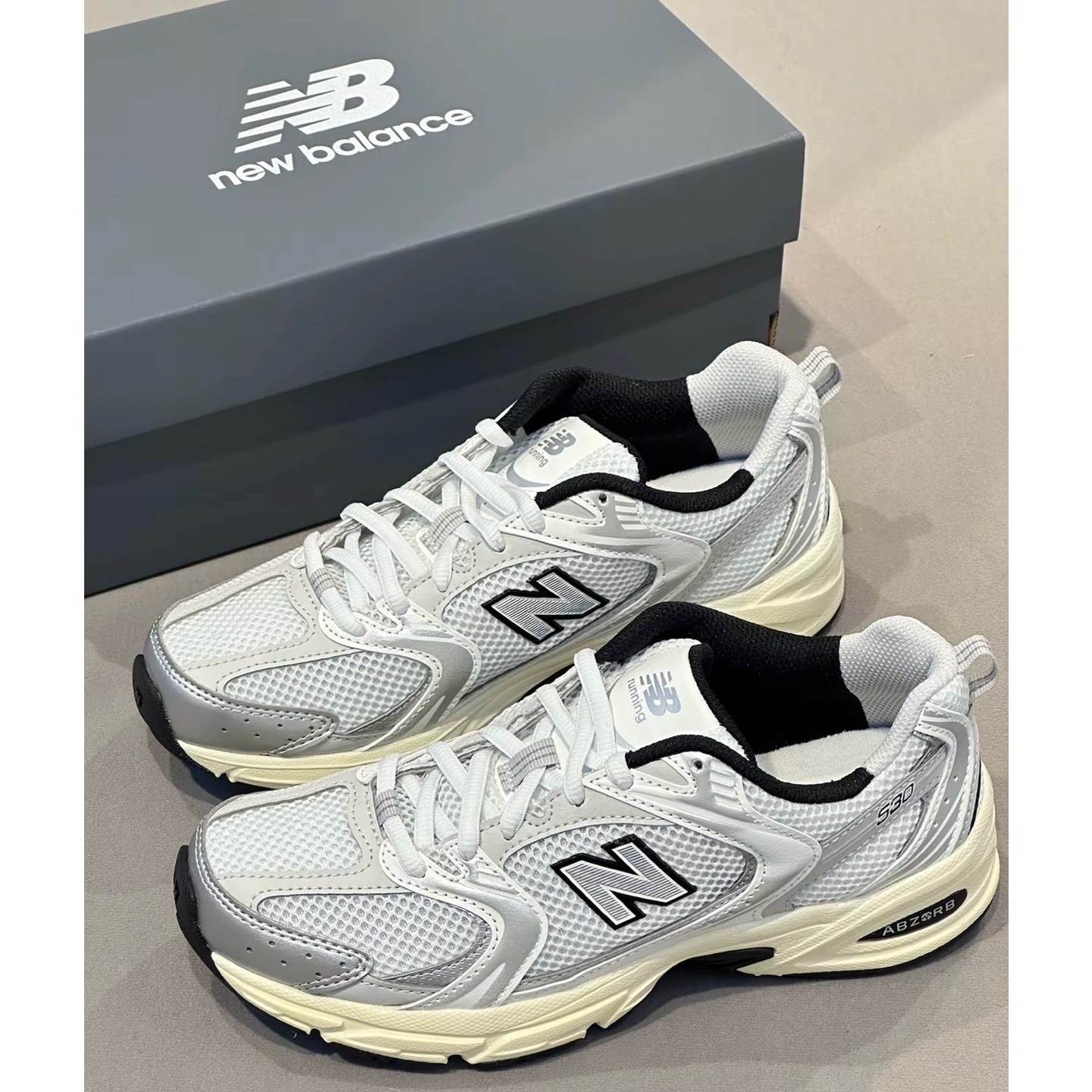 뉴발란스 여성 운동화 530 실버 크림 러닝화 운동화 데일리 스니커즈 런닝화 굽있는운동화 162,000원