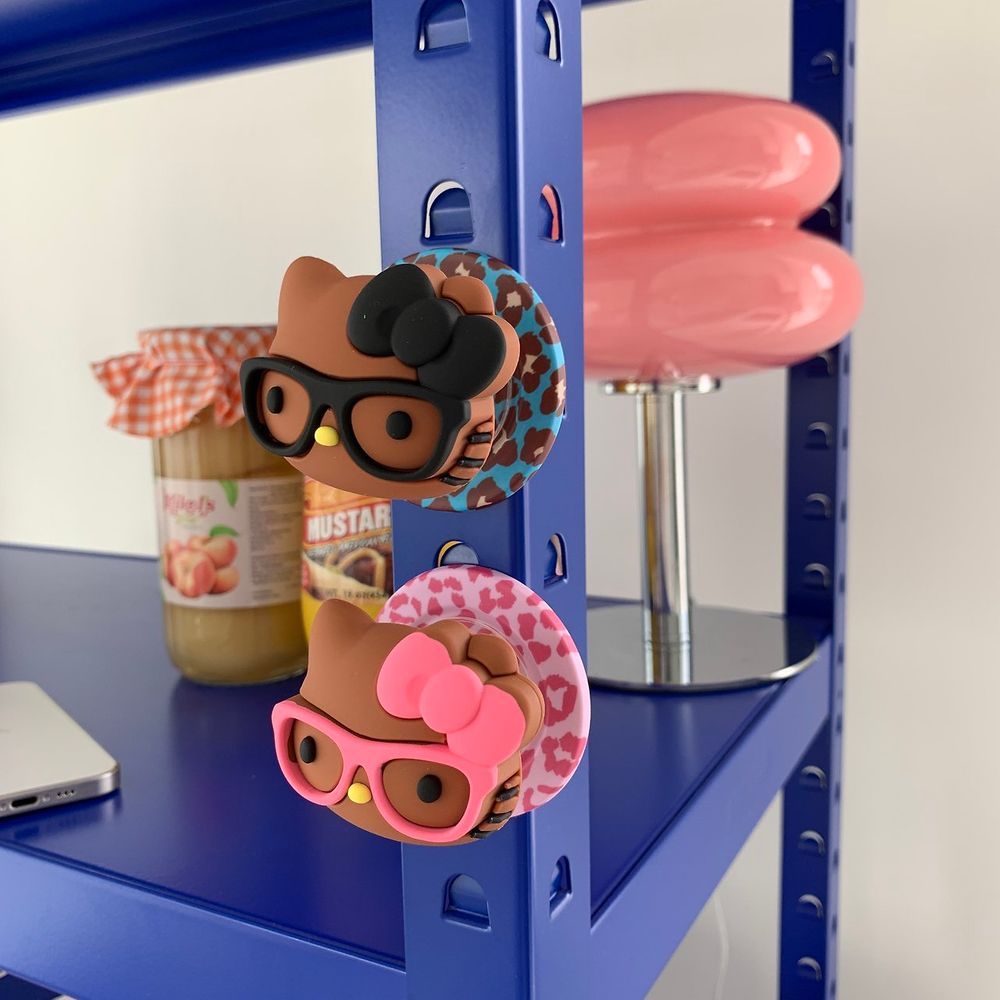 [2컬러] 키티 안경 호피 맥세이프 그립톡 스마트폰 폰꾸미기 캐릭터, 블랙 16,000원