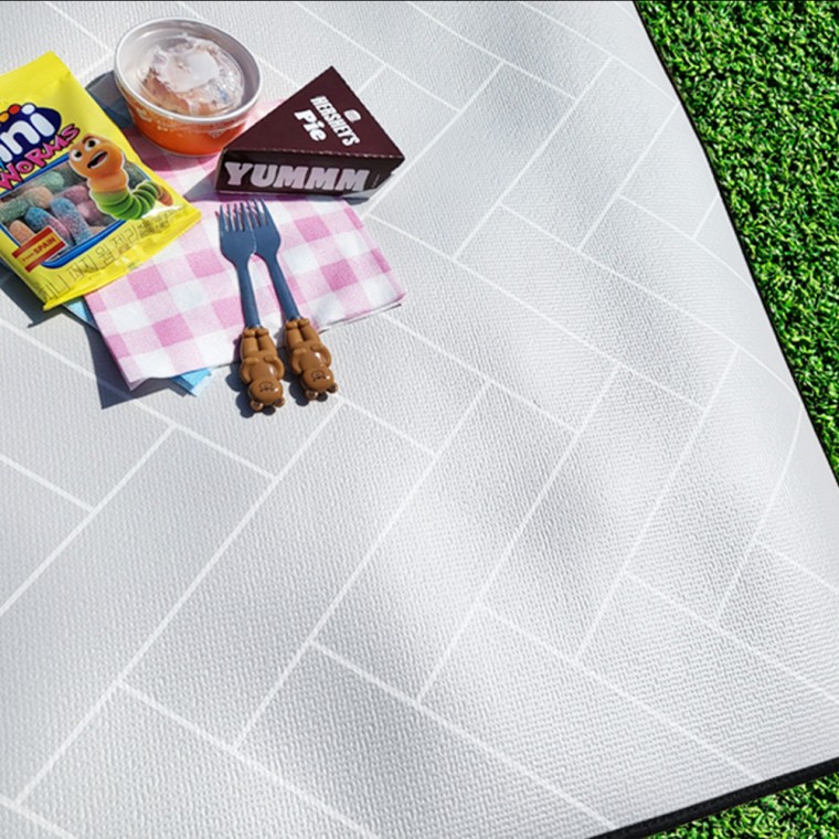 국산 PVC 피크닉매트 캠핑매트 야외용 두툼한 돗자리 휴대용 방수 주방 애견 다용도 매트 카페트 13,410원