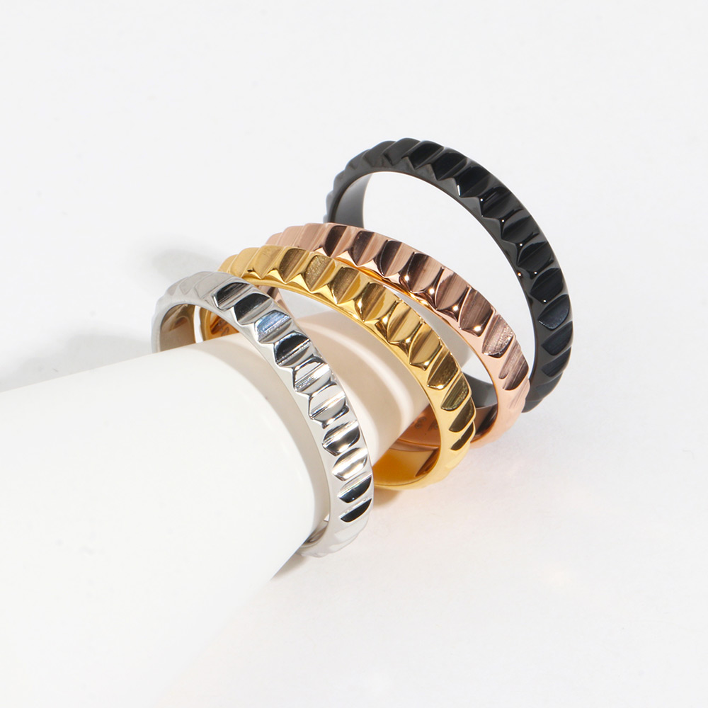 VARAM 써지컬316L스틸 4mm 톱니 반지 12,900원