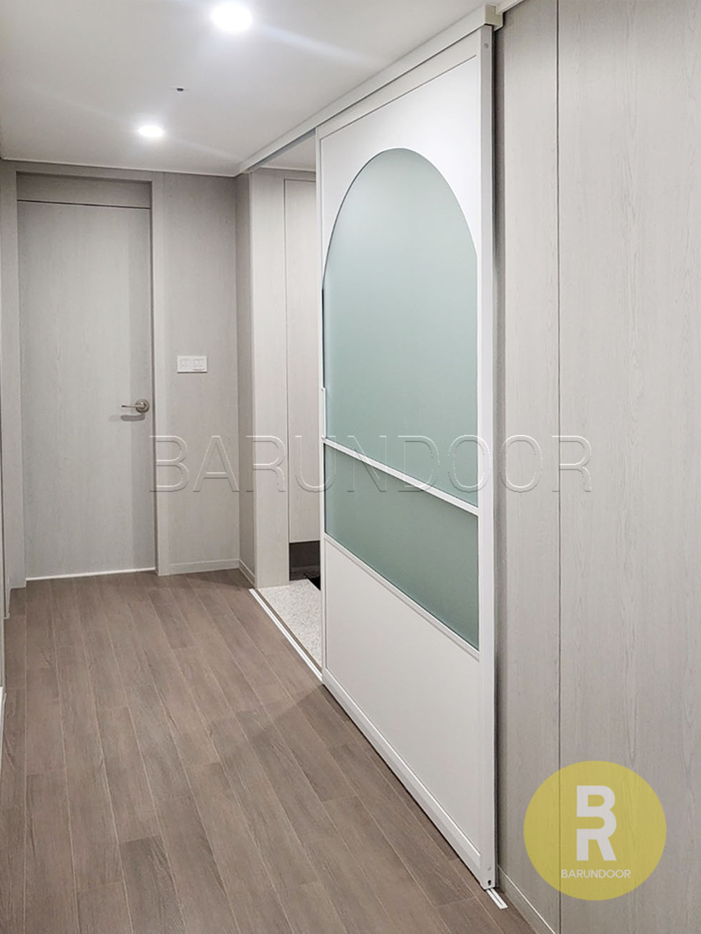 26번 원슬라이딩중문 아치형 고시형 화이트 샤틴투명강화유리 // 현관중문,시공비포함,소음차단,반려견안전,맞춤제작,아파트빌라중문 1,120,000원