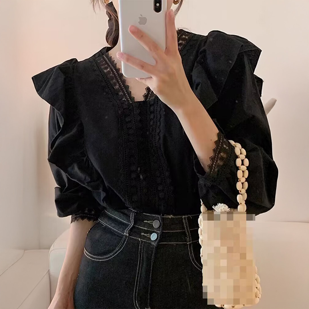 블랑루즈 러플 펀칭 프릴 레이스 블라우스 12,900원