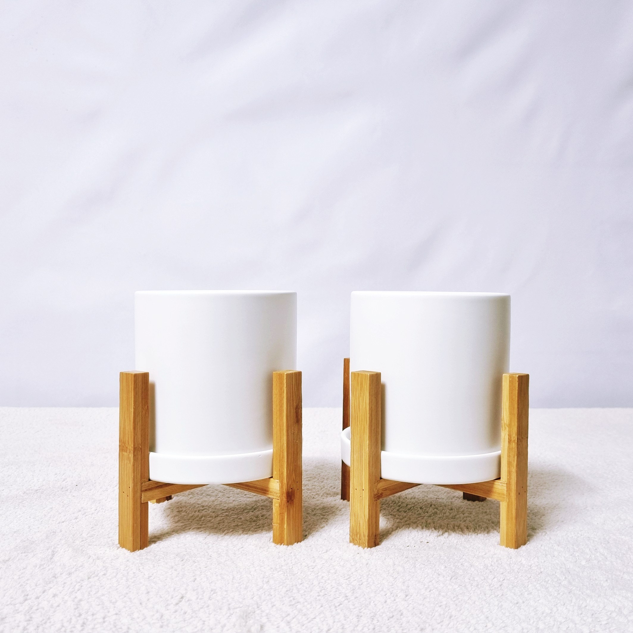 꽃피우는청년 소형 무광 원형 세라믹 화분 2p + 우드스탠드 2P 세트 (11x11cm) 17,000원