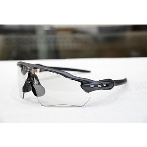 오클리 OO9208 13 레이다 EV 변색 선글라스 280,440원