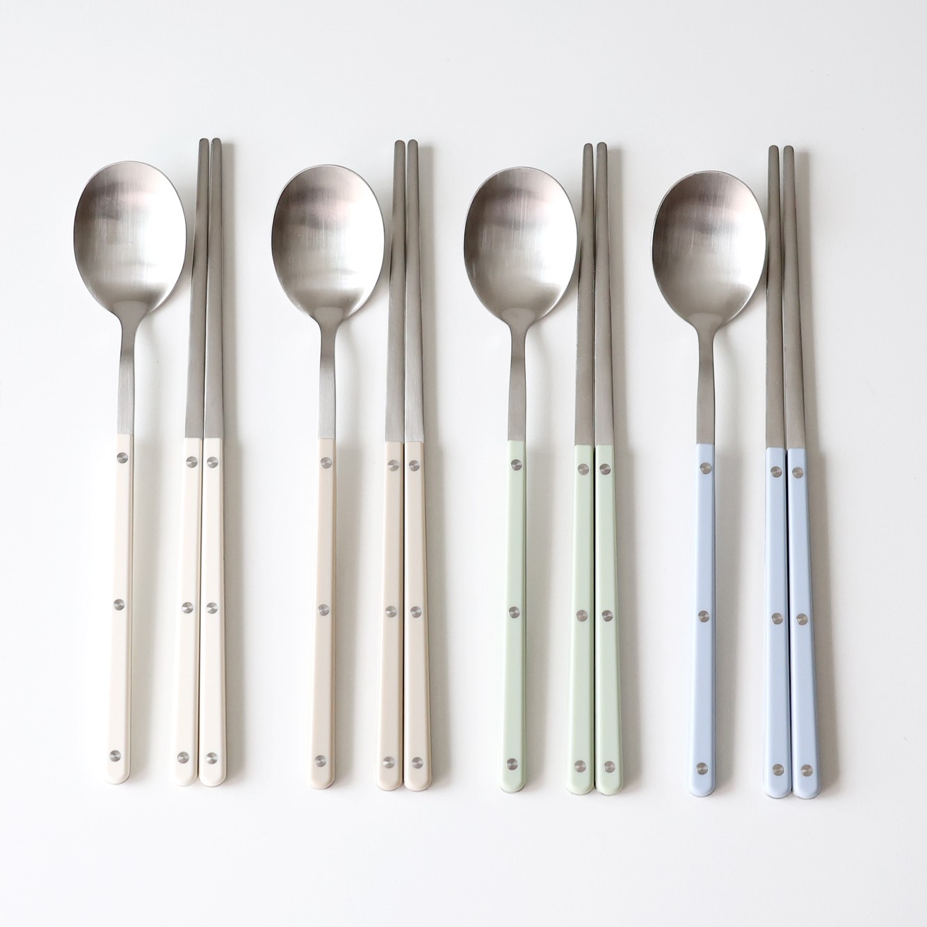 카모메키친 스크래치 없는 라비즈 4인 수저세트, 아이보리, 베이지, 민트, 라이트블루, 1세트, 숟가락 4p + 젓가락 4p, 현재가 31,000원