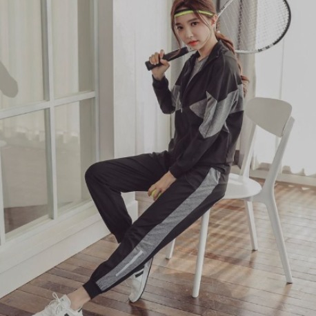 COSYEVNO 트레이닝 세트 여자 요가복 4종 세트 헬스 필라테스 지퍼코트+반팔티+스포츠브라+바지 슈트 44,000원