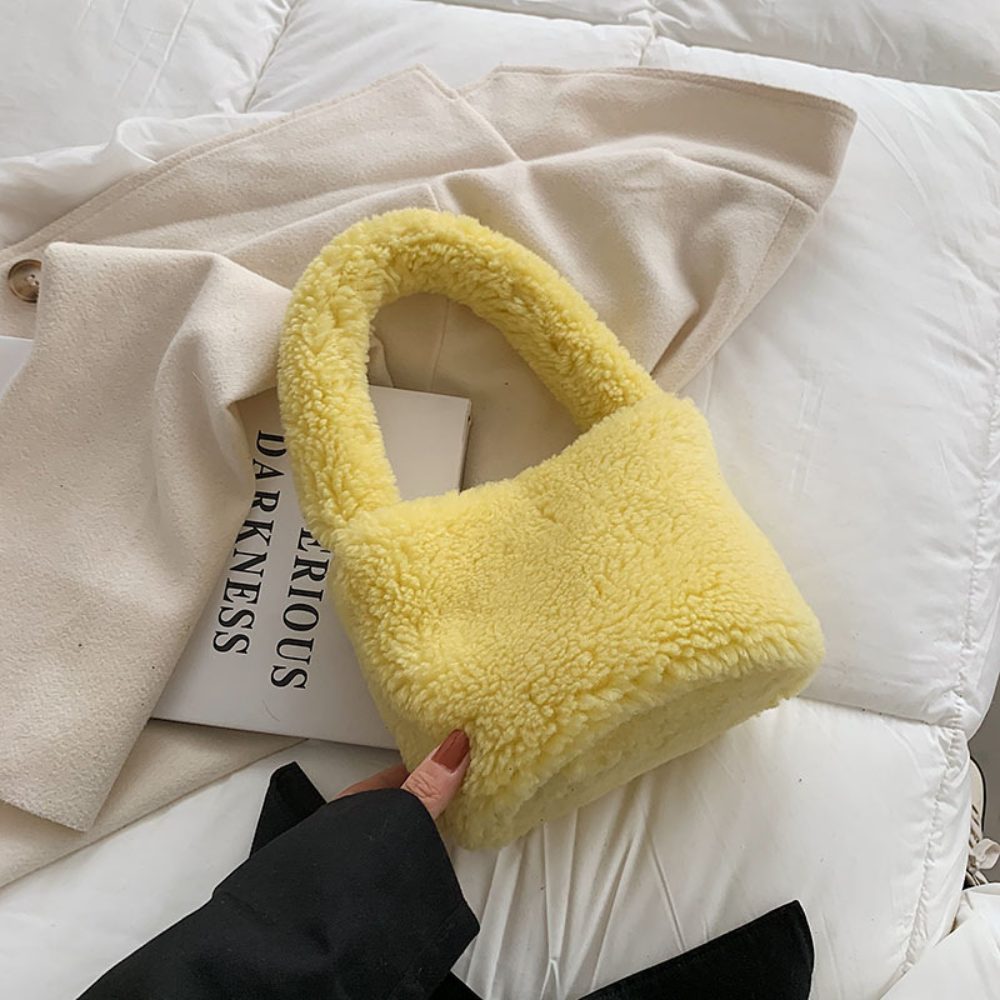 와이엔이 뽀글이 토트백 겨울 양털 손가방 12,900원