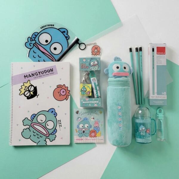 [도매로사]한교동 학용품 문구 선물 굿즈 세트 [7종  교동이 파우치 필통 노트 칫솔 컵 입학 졸업 신학기] 75,900원