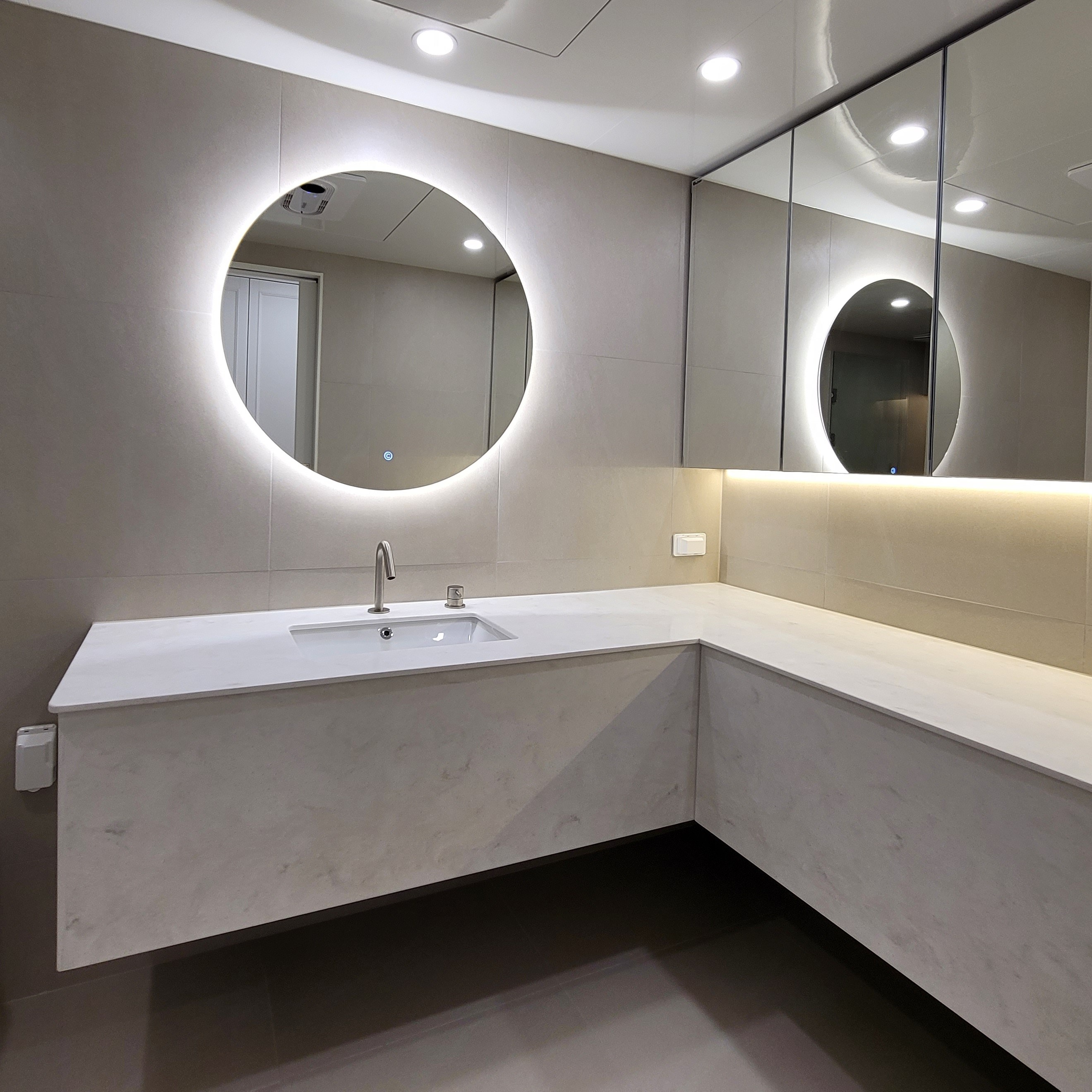 욕실 화장대 원형 700X700 LED 조명거울 미용실경대 벽걸이 130,000원