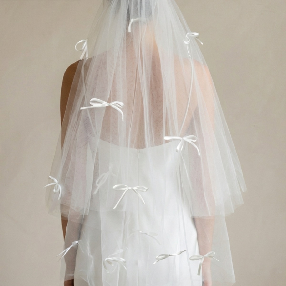 웨딩촬영용 웨딩베일, 브라이덜샤워 소품, 셀프웨딩 소품 2p구성(무지+리본디자인) 26,900원