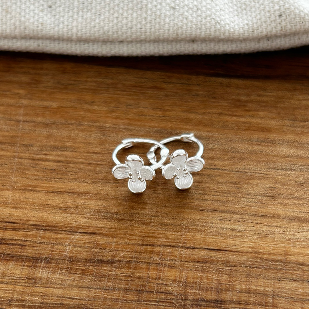 실버 순은 92.5 원터치 꽃송이 링귀걸이 29,800원