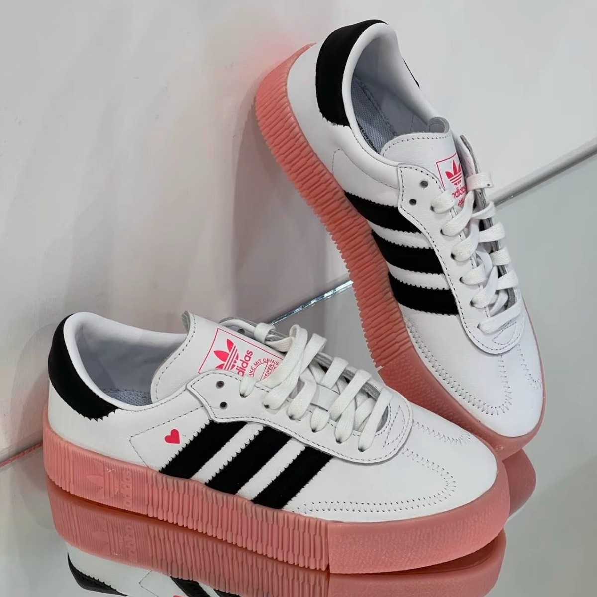 아디다스 여성 운동화 삼바로즈 화이트 핑크 여자스니커즈 발편한운동화 러닝화 125,910원