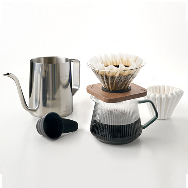 빈플러스 에센셜 올인원 핸드드립세트 5종 선물세트(글라스 드리퍼+플리츠 드립서버+스텐 드립포트 600+여과지+계량스푼) 31,800원