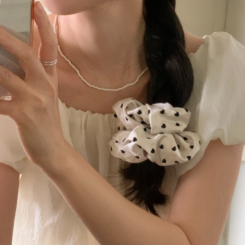 샤콘 시엘 새틴 벨벳 하트 도트 스크런치 3color / 실크 빅 사이즈 왕 곱창 밴드 헤어 슈슈 머리끈 8,030원