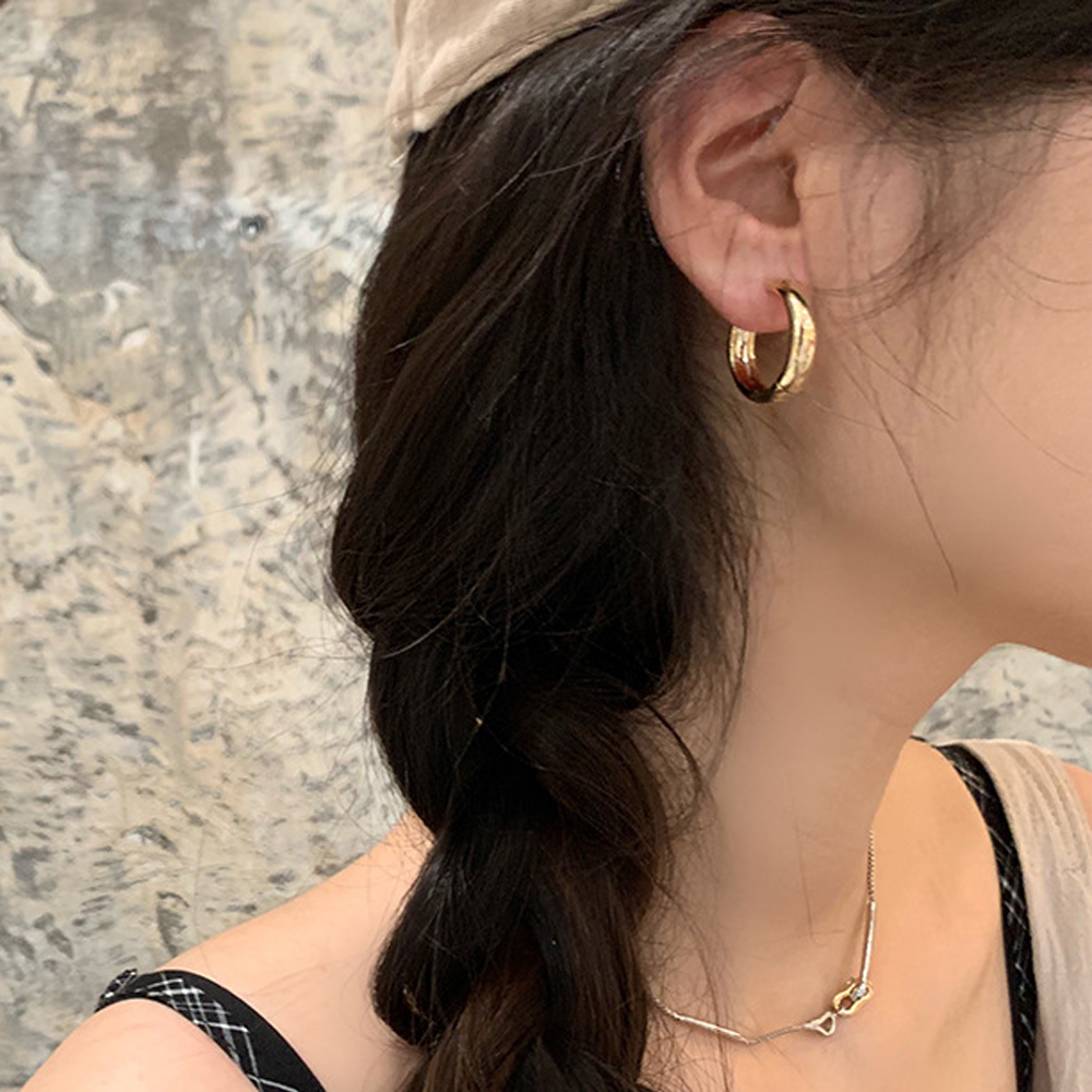 젤루나 여성용 데일리 심플 라운드 볼드 원터치 링귀걸이 대 P-638 9,800원