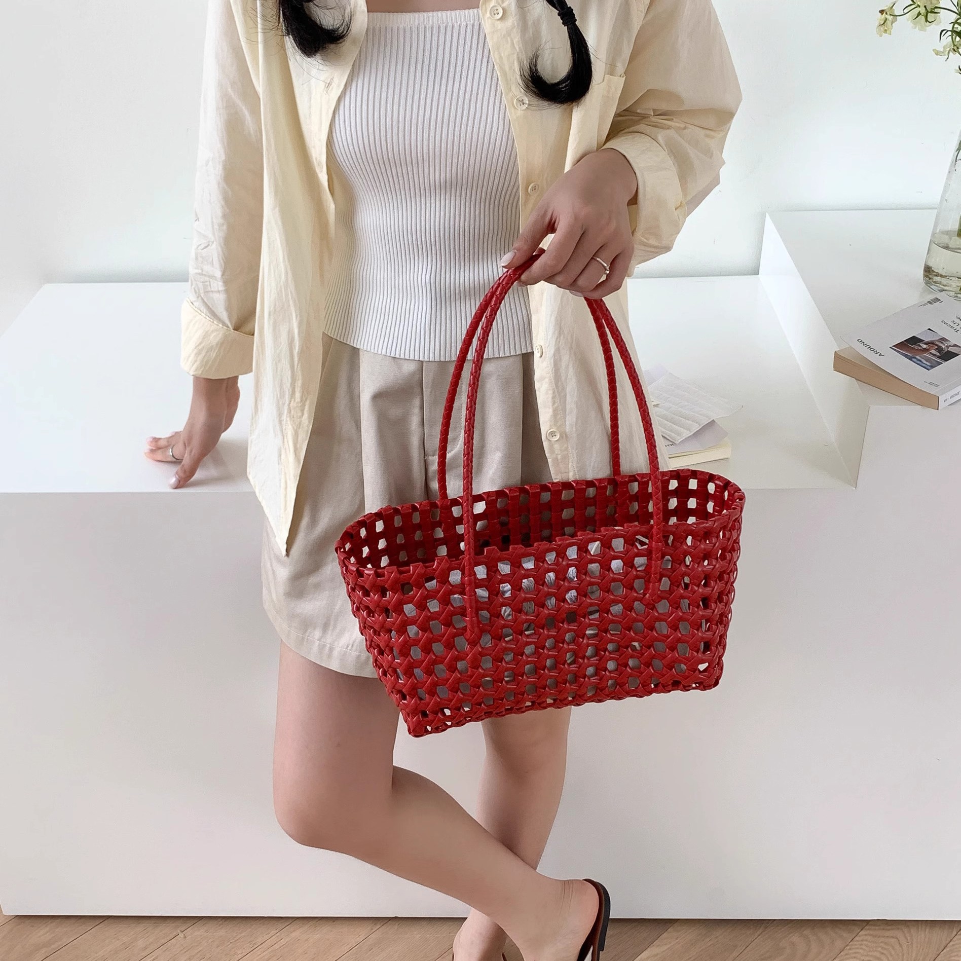 [썸머 데일리백] 여성 바스켓 위빙 토트백 여름 짜임백 가벼운 라탄 스타일 비치백 바캉스가방 수납력 좋은 데일리백 피크닉룩 해변 물놀이 휴가 코디 여름가방 미니백 가방 추천 22,900원