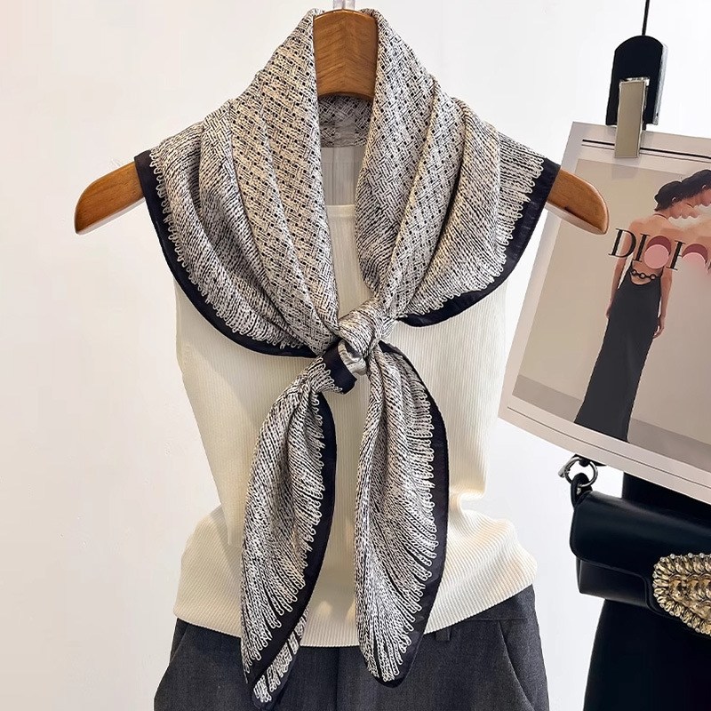 MOMON 모몽 천연 실크100% 빅사이즈  북유럽스타일 봄 가을 필수 코디아이템 캐주얼 오피스룩 49,000원