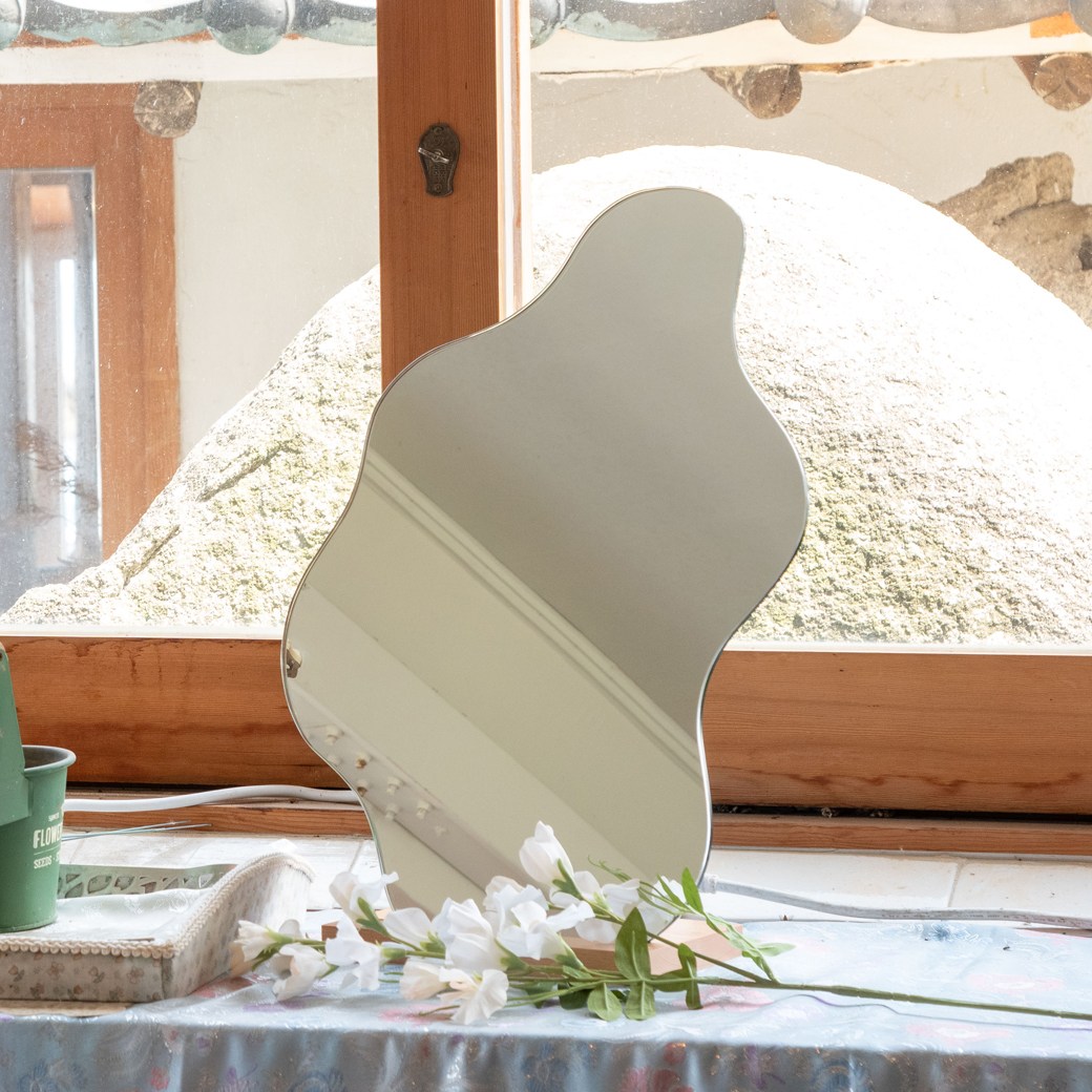 인블루 미스트 거울 웨이브 스탠딩 거울 비정형 탁상용 화장대 원목, 내추럴, 1개 27,500원